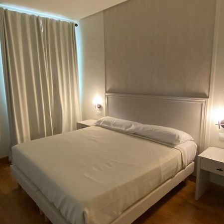 Hotel Santa Ana Ла-Карлота Экстерьер фото