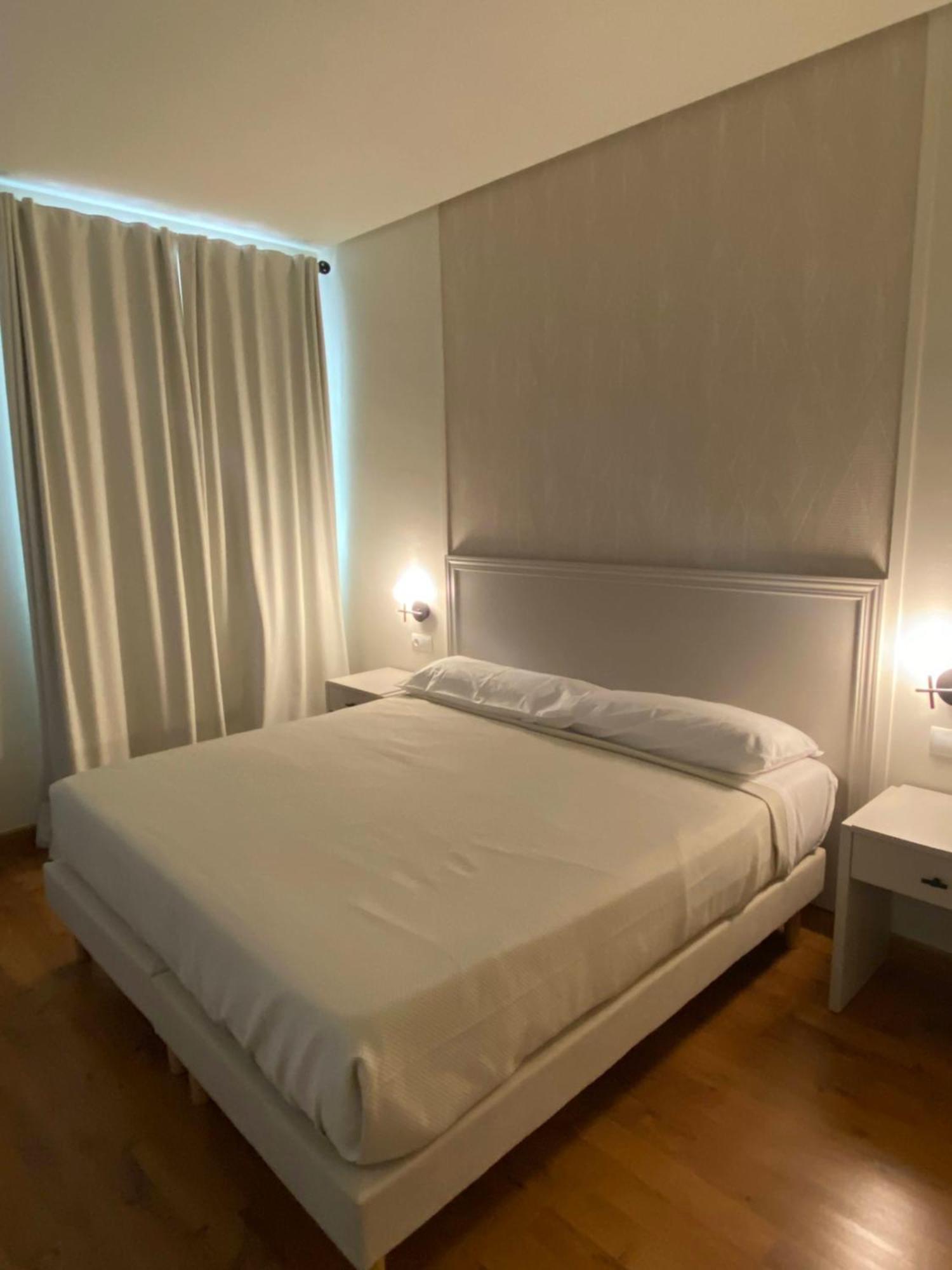 Hotel Santa Ana Ла-Карлота Экстерьер фото
