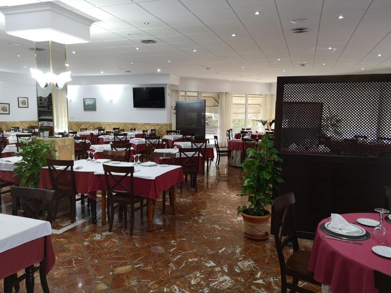 Hotel Santa Ana Ла-Карлота Экстерьер фото